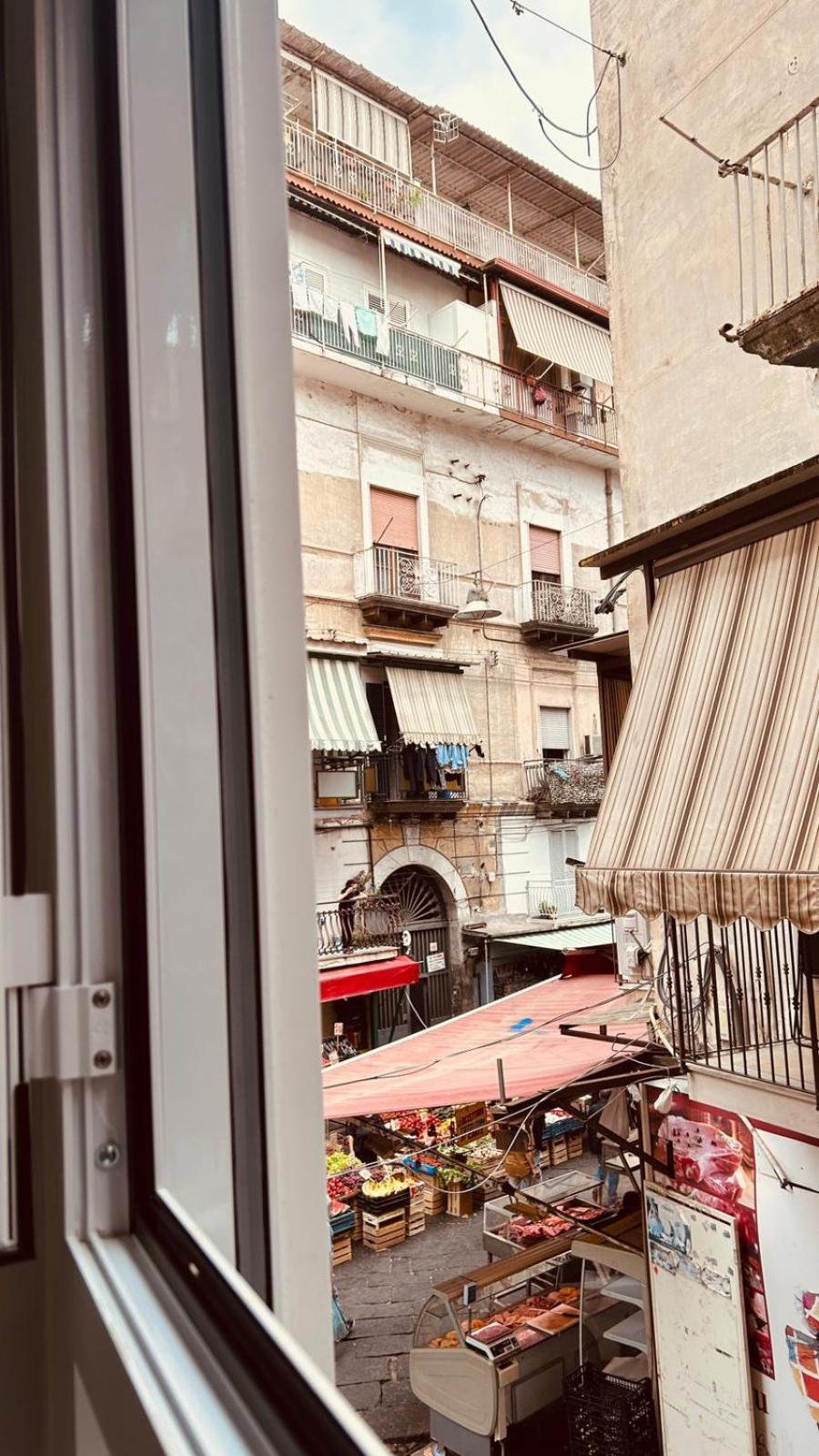 La Finestra Sul Borgo Hotel Naples Exterior photo