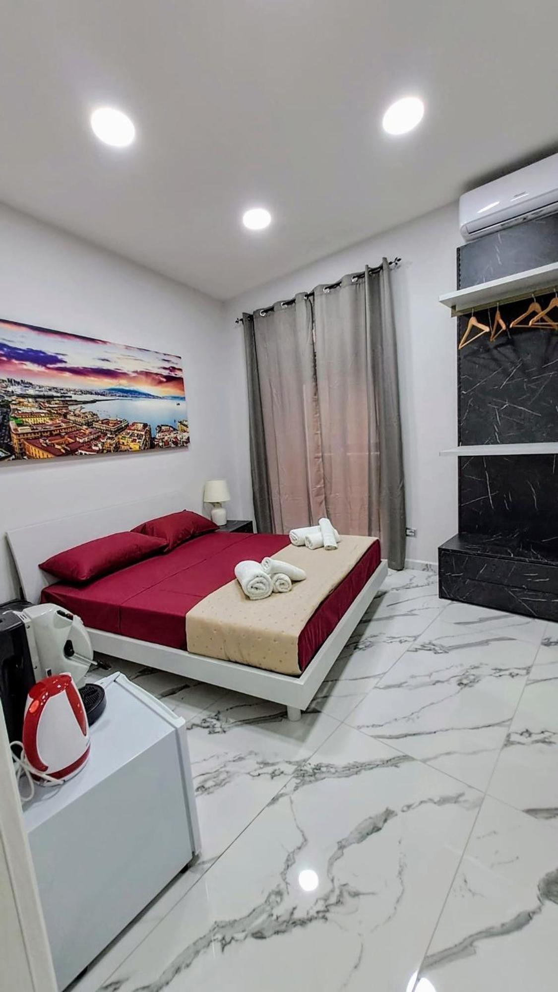 La Finestra Sul Borgo Hotel Naples Exterior photo